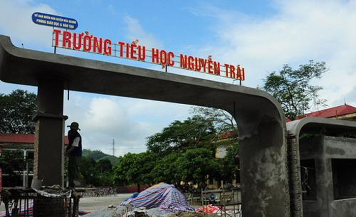 Hà Giang: Tạm đình chỉ giáo viên tát và đánh học sinh trên lớp