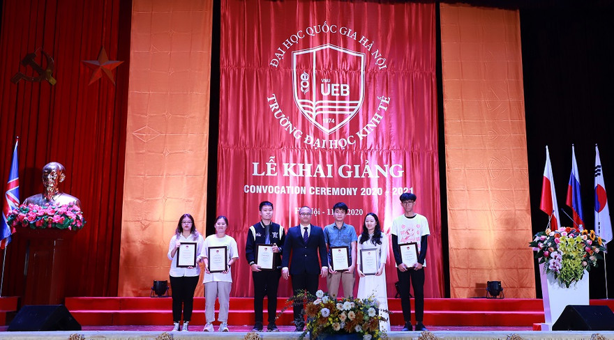 Trên 1,5 tỷ đồng trao học bổng cho sinh viên