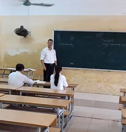 Lớp học chỉ có 2 sinh viên của trường CĐSP Nam Định 