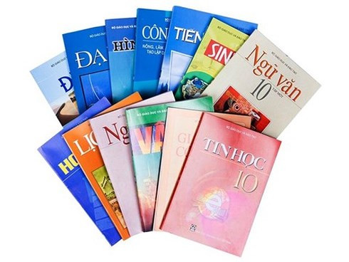 SGK lớp 10 năm nay khan trên thị trường SGK các thành phố lớn như Hà Nội