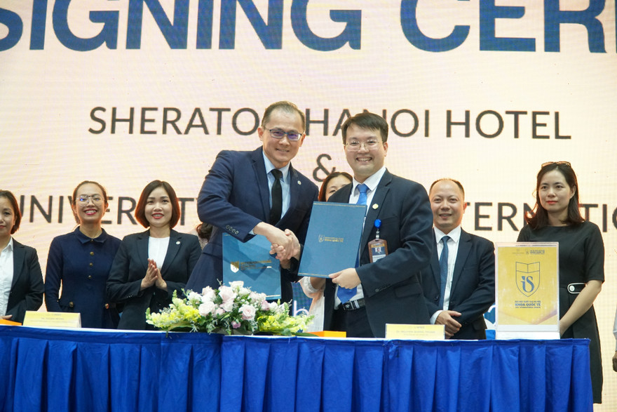 CEO khách sạn 5 sao khuyên sinh viên tôn trọng sự khác biệt