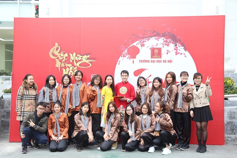 Du học sinh nước ngoài tìm hiểu về Tết cổ truyền Việt Nam