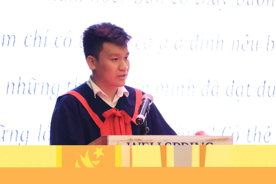 Học sinh lớp 12 ghen tị với học sinh lớp 10,11