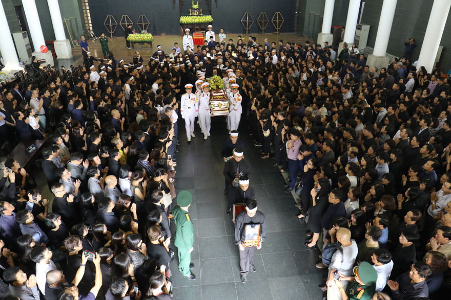 Lời nhắn nhủ đẫm nước mắt của anh trai Thứ trưởng giáo dục Lê Hải An