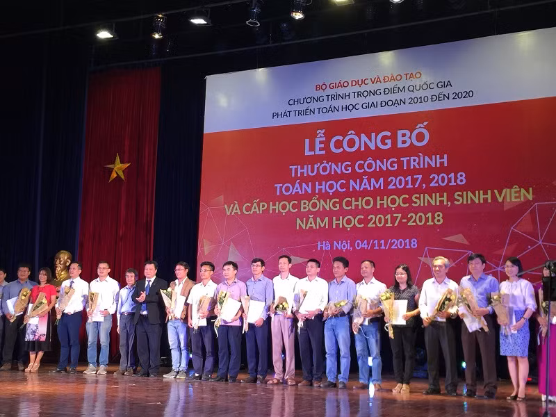 Trao thưởng cho các tác giả có công trình Toán học xuất sắc 2018