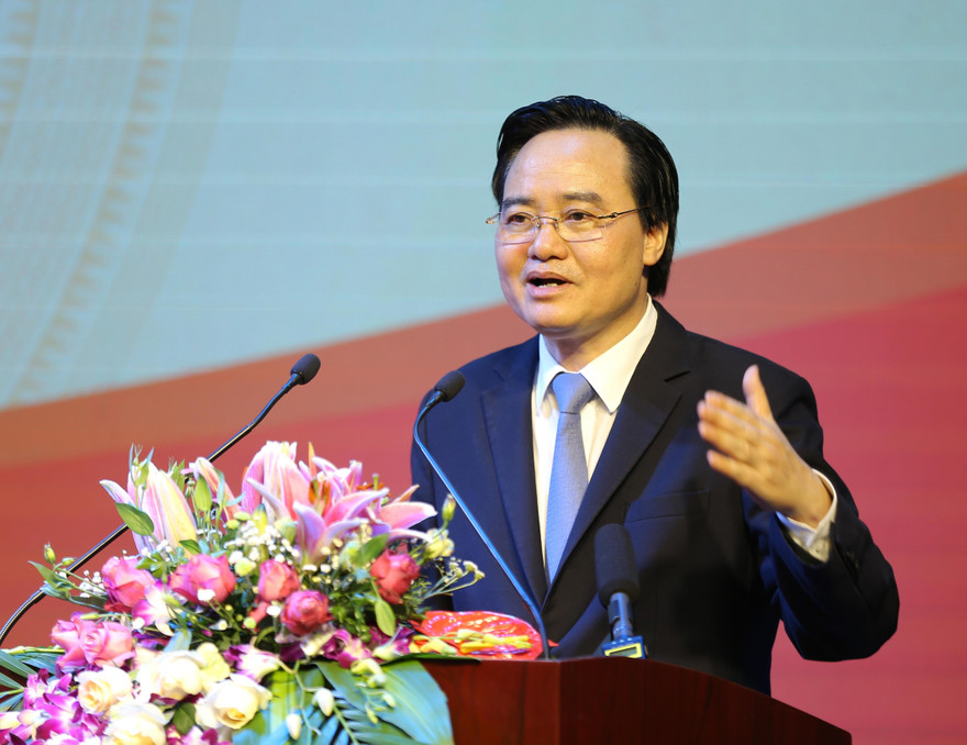 Bộ trưởng Bộ GD&ĐT Phùng Xuân Nhạ phát biểu tại Hội nghị 