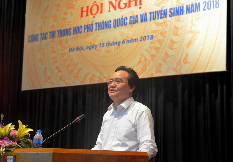 Bộ trưởng Bộ GD&ĐT Phùng Xuân Nhạ phát biểu tại hội nghị