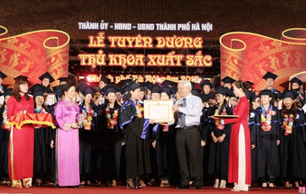 Các thủ khoa có nhận lời mời làm công chức? Ảnh mang tính minh họa.