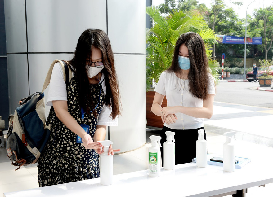 Yêu cầu sinh viên đang ở Đà Nẵng, Quảng Ngãi không được đến trường 