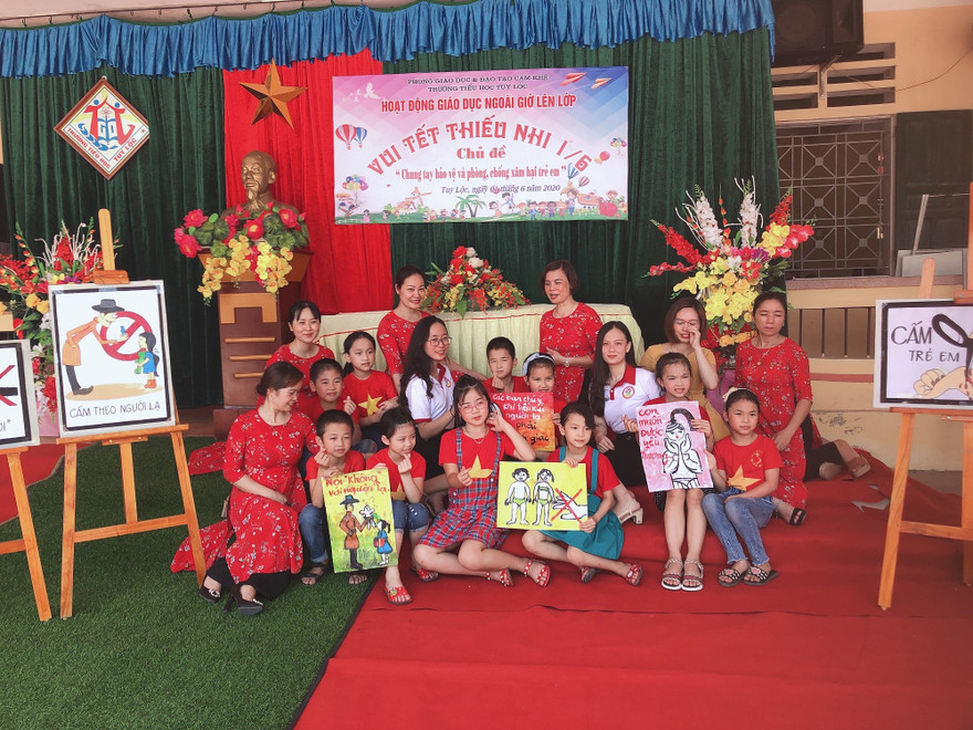 một buổi sinh hoạt ngoài giờ lên lớp về phòng chống xâm hại cho học sinh của nhóm Linh, Chi. Ảnh NVCC