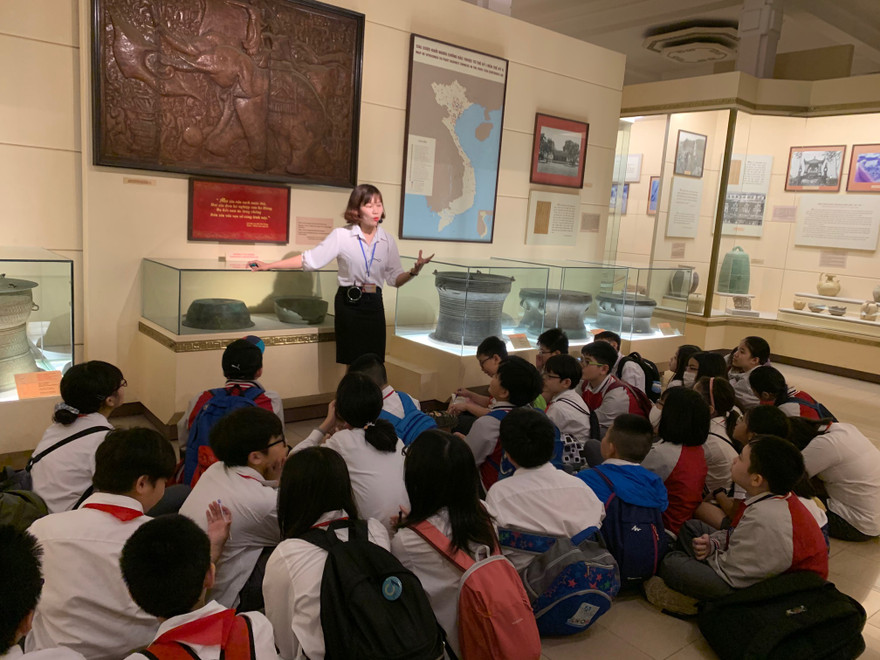 Giáo viên Địa lý sao phải dạy Lịch sử?