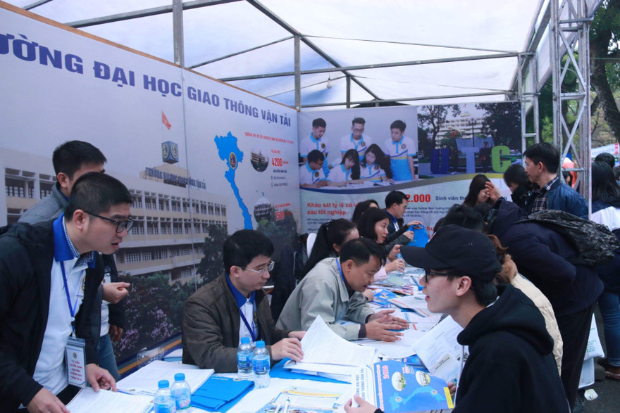 Thí sinh tham gia ngày hội tuyển sinh hôm 17/3