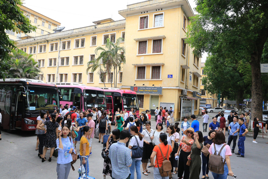 Giám thị ‘đặc biệt’ của mùa thi 2019 tại Hòa Bình