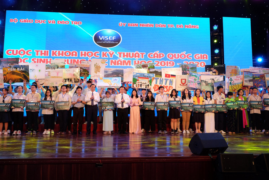 Học sinh trung học chính thức đua tranh thi Khoa học kỹ thuật cấp quốc gia