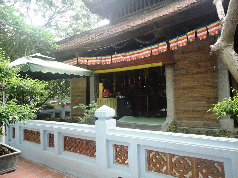 Chứng tích rõ rệt nhất của gò Đống Thây là ngôi đền chính nằm trên gò đất cao Ảnh: K.N