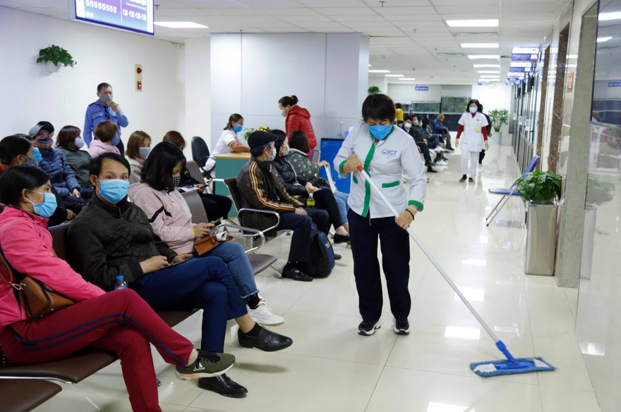 Bệnh viện K tăng cường tần suất vệ sinh khử khuẩn các khu vực công cộng