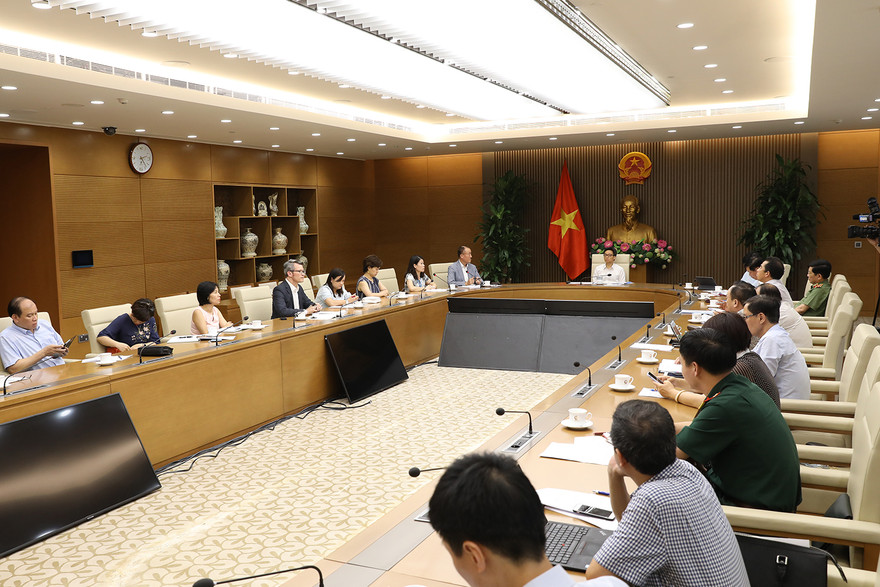 Dịch COVID-19: Chuyên gia quốc tế khuyến cáo Việt Nam việc mở cửa trở lại