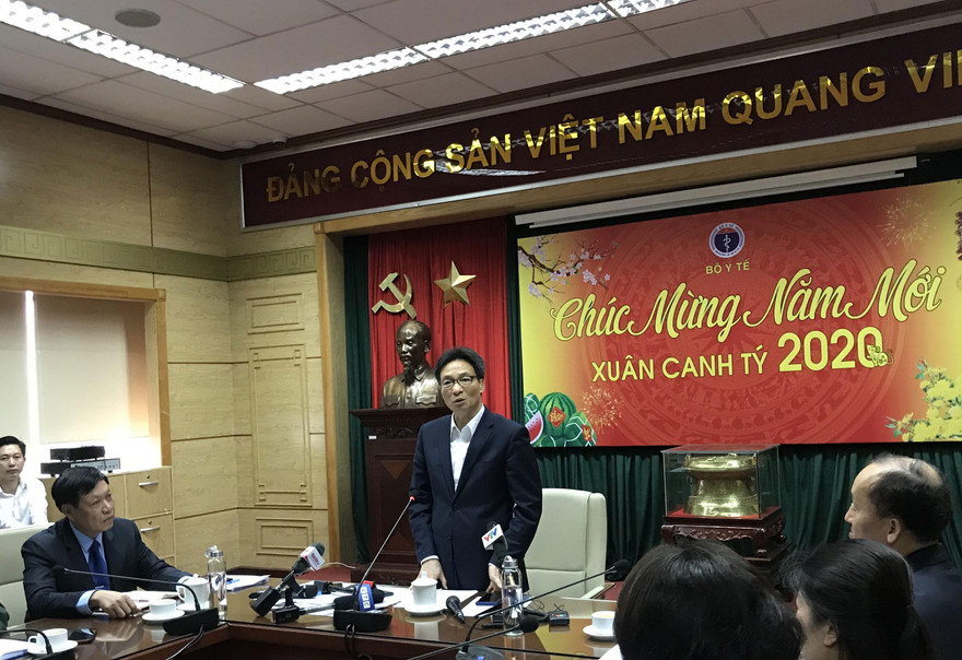 Phó Thủ tướng Vũ Đức Đam chỉ đạo tại cuộc họp khẩn