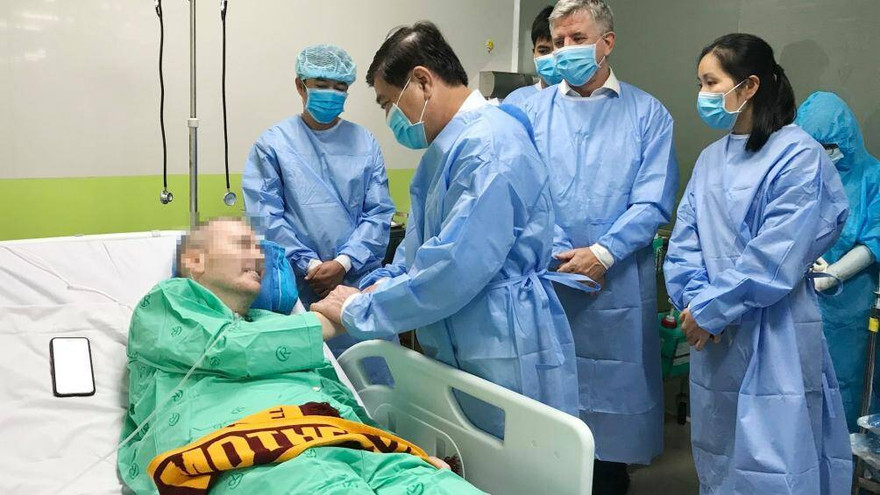 Lên máy bay về nước, nam phi công có phải cách ly?