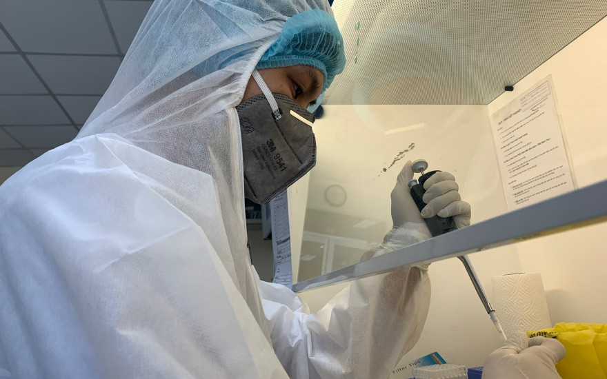 Một nam nhân viên phòng công chứng ở Hà Nội dương tính SARS-CoV-2