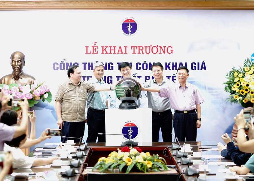 Quyền Bộ trưởng Bộ Y tế: Giá trang thiết bị y tế sẽ được đăng công khai 