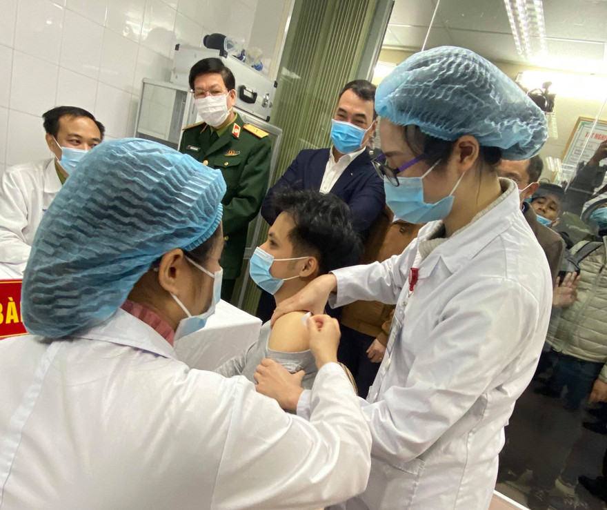 Sáng nay thêm 17 người tiêm thử nghiệm vắc-xin ngừa COVID-19 'made in Việt Nam'