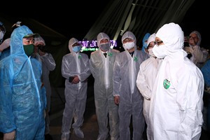 Phó Thủ tướng Vũ Đức Đam thị sát vùng dịch Hải Dương, Quảng Ninh