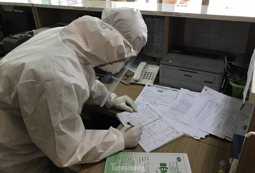 Một chuyến bay có 5 ca mắc COVID-19, Đà Nẵng xin hội chẩn bệnh nhân nặng