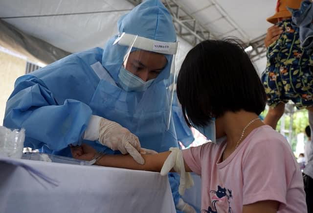 Bộ Y tế chi viện Hà Nội xét nghiệm COVID-19