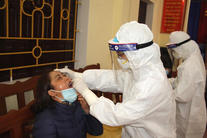 Lấy mẫu xét nghiệm tại Hải Dương