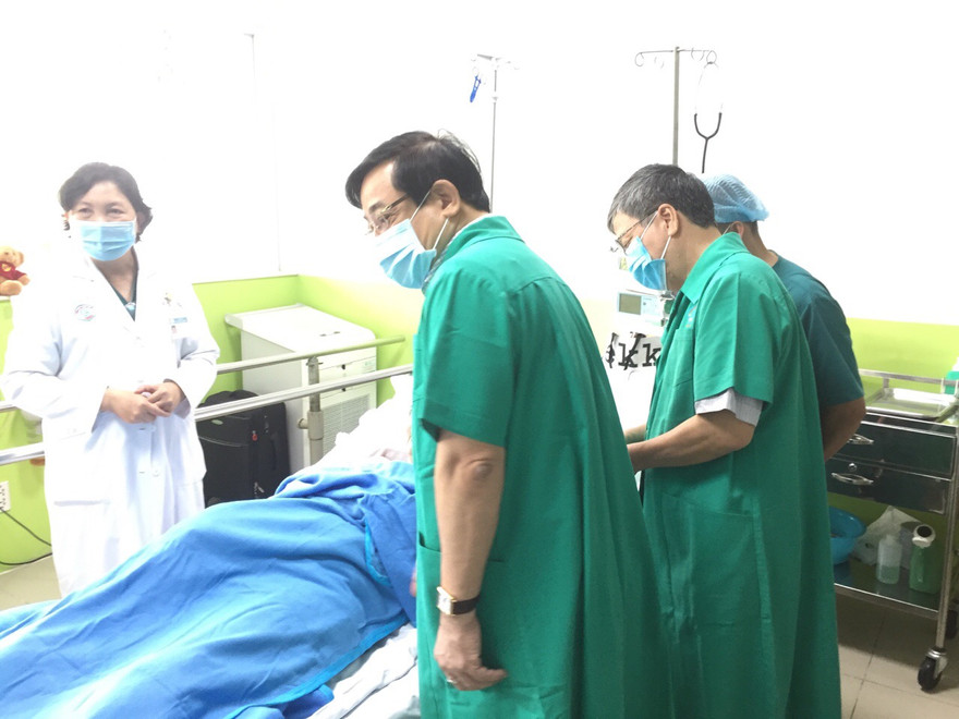 Bệnh nhân phi công người Anh được công bố khỏi COVID-19