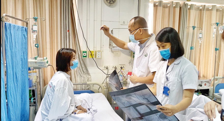 Cô gái 27 tuổi mù mắt, hoại tử mũi và trán khi tiêm filler tại spa