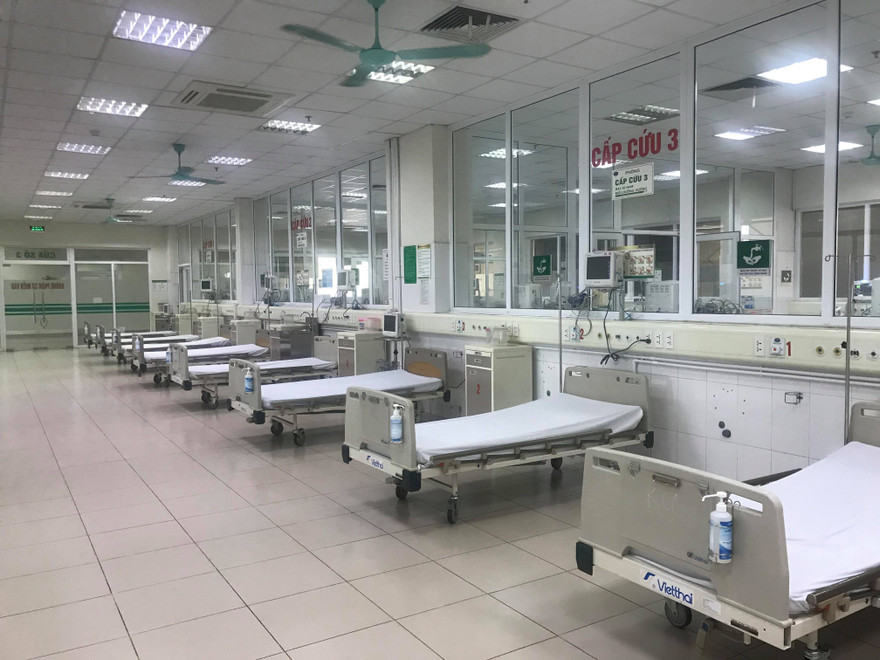 BV Bệnh Nhiệt đới T.Ư chuẩn bị giường bệnh phòng dịch xâm nhập VN. Ảnh: T.Hà