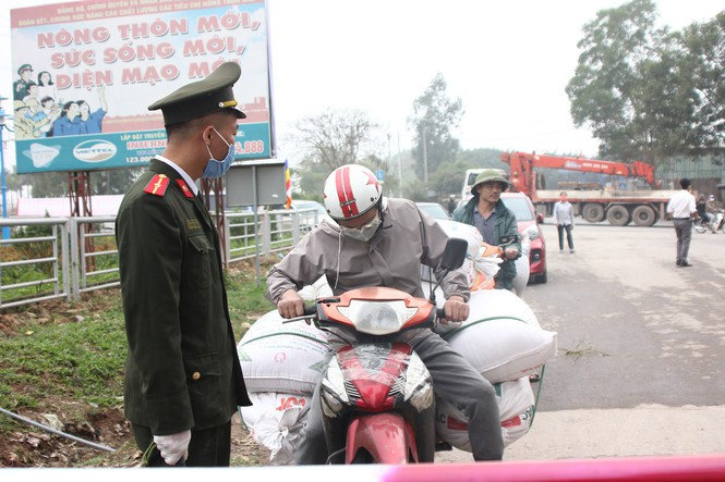 Các công việc sinh hoạt thường ngày như ăn uống, nghỉ ngơi của người dân trong thời gian khoanh vùng, cách ly là tại chỗ, điều này tránh sự tiếp xúc, lây lan dịch bệnh ra cộng đồng.