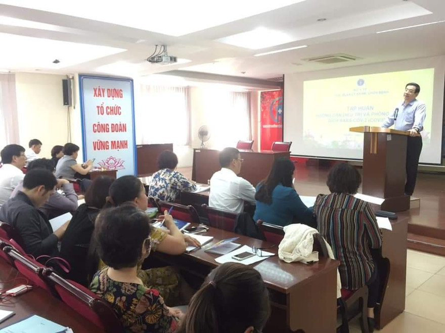 Buổi tập huấn hướng dẫn điều trị và phòng chống bệnh dịch COVID-19