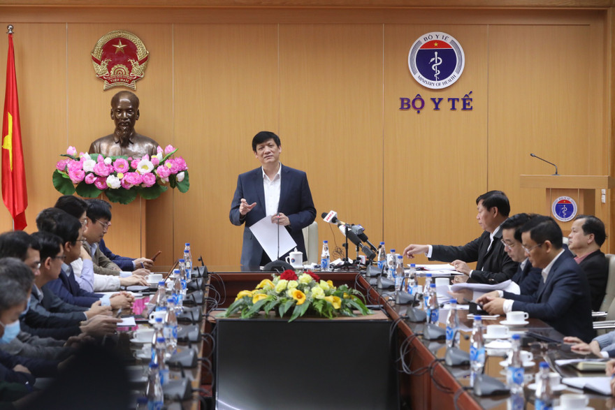 Bộ trưởng Bộ Y tế chủ trì cuộc họp trực tuyến tập huấn tiêm vắc-xin ngừa COVID-19 cho 63 tỉnh thành