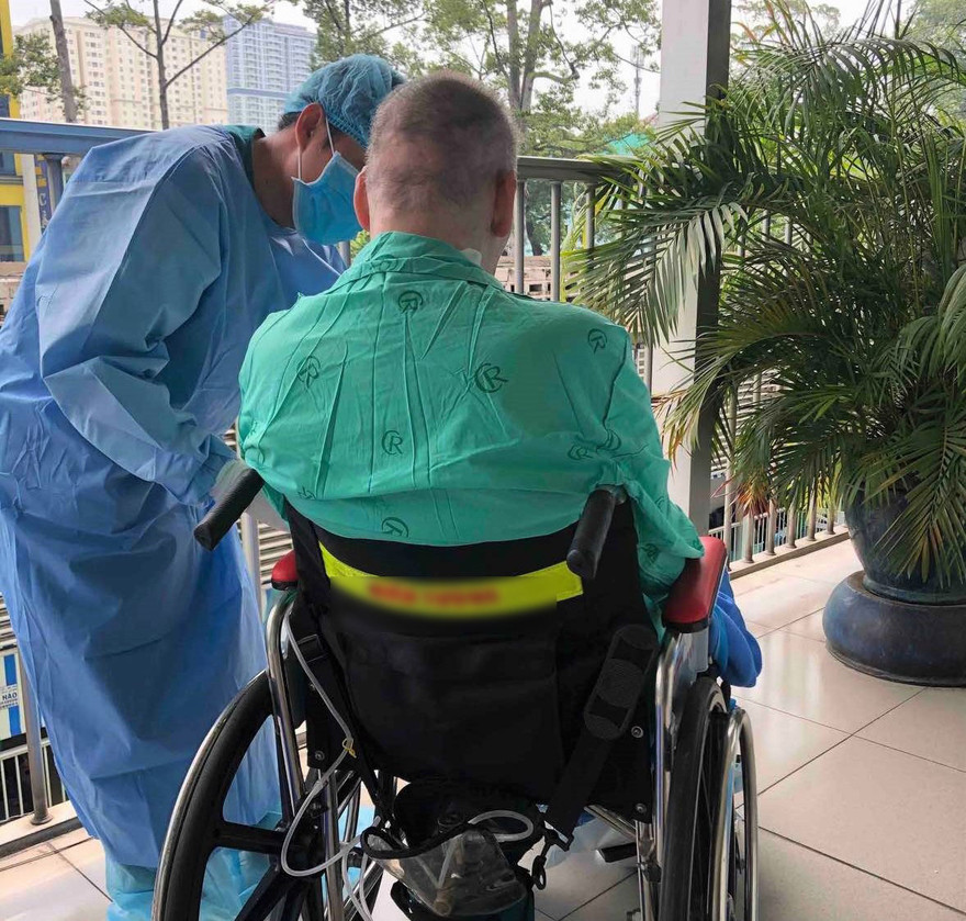 Bệnh nhân phi công đã ngừng toàn bộ kháng sinh, tự thở tốt 48 giờ liên tục