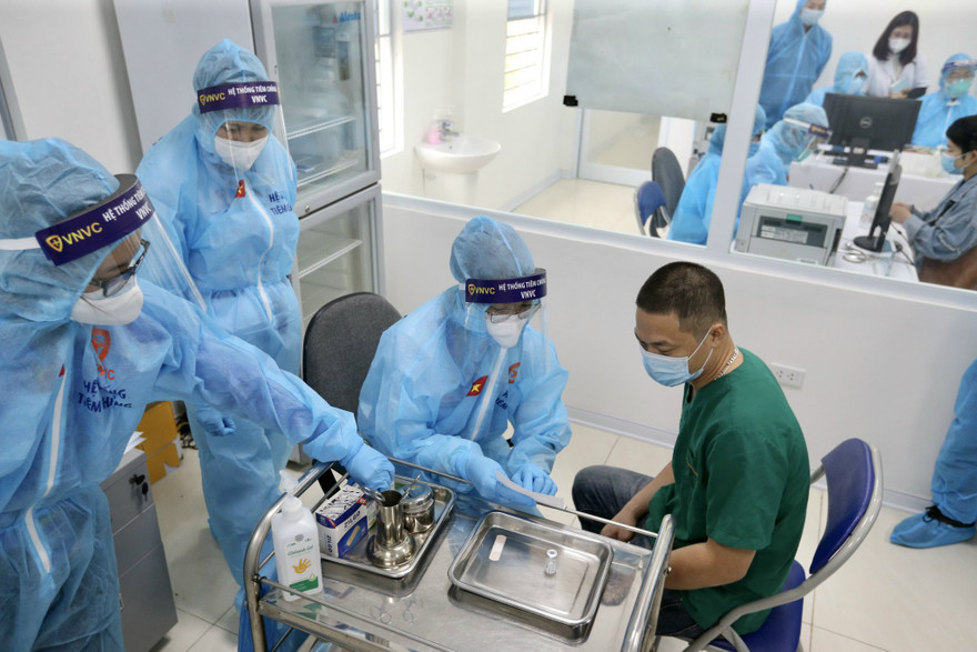 Thêm các ca phản ứng phụ sau tiêm vắc xin ngừa COVID-19, Bộ Y tế tiếp tục khuyến cáo