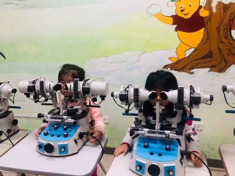 Phương pháp mới ngăn chặn cận thị tiến triển