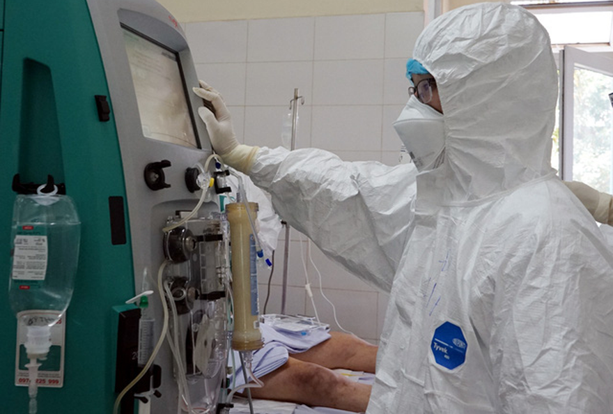 Điều trị thành công 2 ca mắc COVID-19 nguy kịch phải hỗ trợ tim phổi nhân tạo