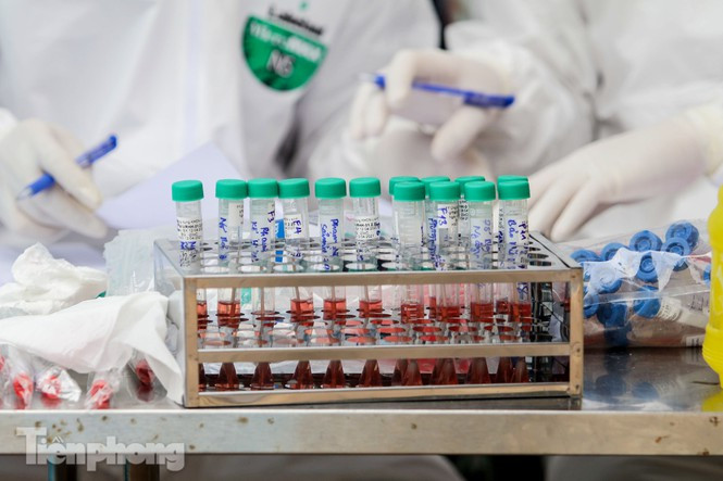 Thêm 4 ca mới mắc COVID-19, một người nhập cảnh trái phép qua đường mòn