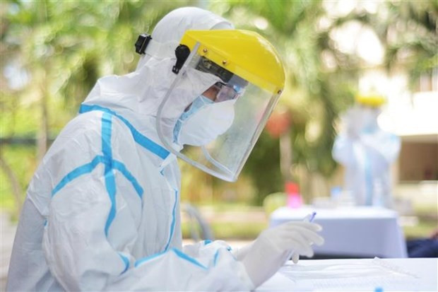 Giảm mạnh số người cách ly, 10 ca mắc COVID-19 tiên lượng nặng, nguy kịch