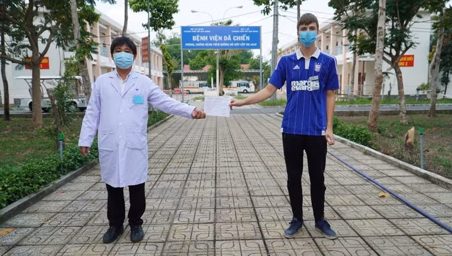 Thêm 2 ca khỏi bệnh, bệnh nhân phi công người Anh sức khỏe khả quan hơn