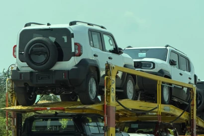 Toyota Land Cruiser cỡ nhỏ lộ diện trên phố trước ngày ra mắt