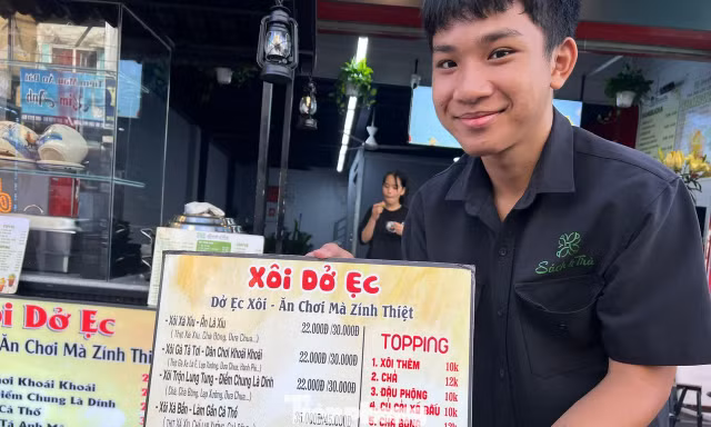 Xôi dở, giày xấu: 'Trend' đặt tên gây sốc, hút khách ở TPHCM