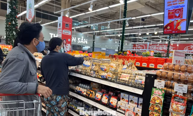 Giá trứng tăng mạnh, thịt heo... 'nhấp nhổm'