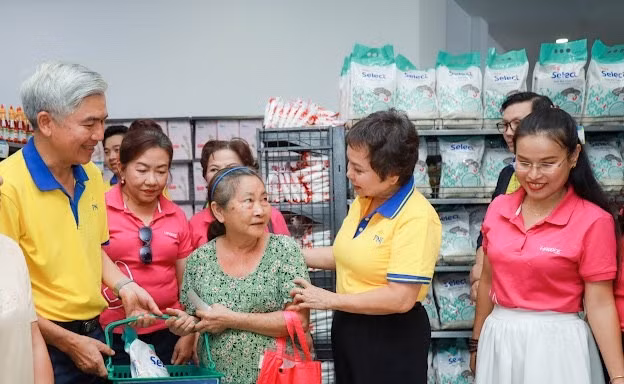 Lan tỏa niềm vui từ những phiên chợ Tết yêu thương