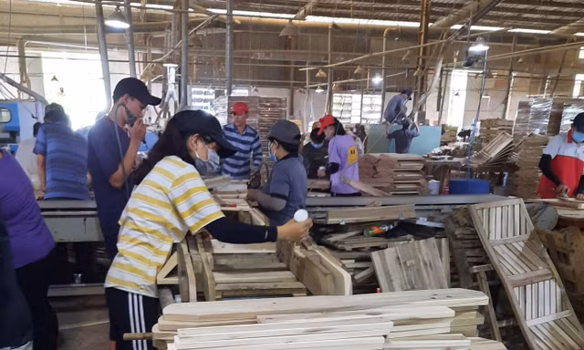 Doanh nghiệp xoay xở giữa ‘bão’ lãi suất
