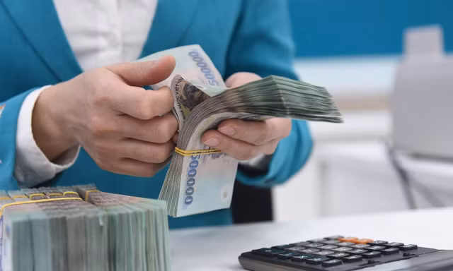 Vì sao lãi suất ngân hàng khó giảm?