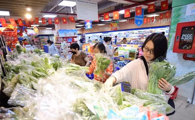 'Trốn nóng' trong siêu thị, sức mua tăng nhiệt dịp nghỉ lễ